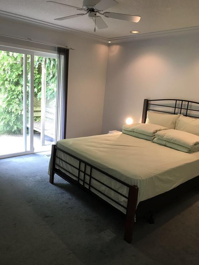 Gulfview Drive Ocean View B&B Нанаймо Экстерьер фото